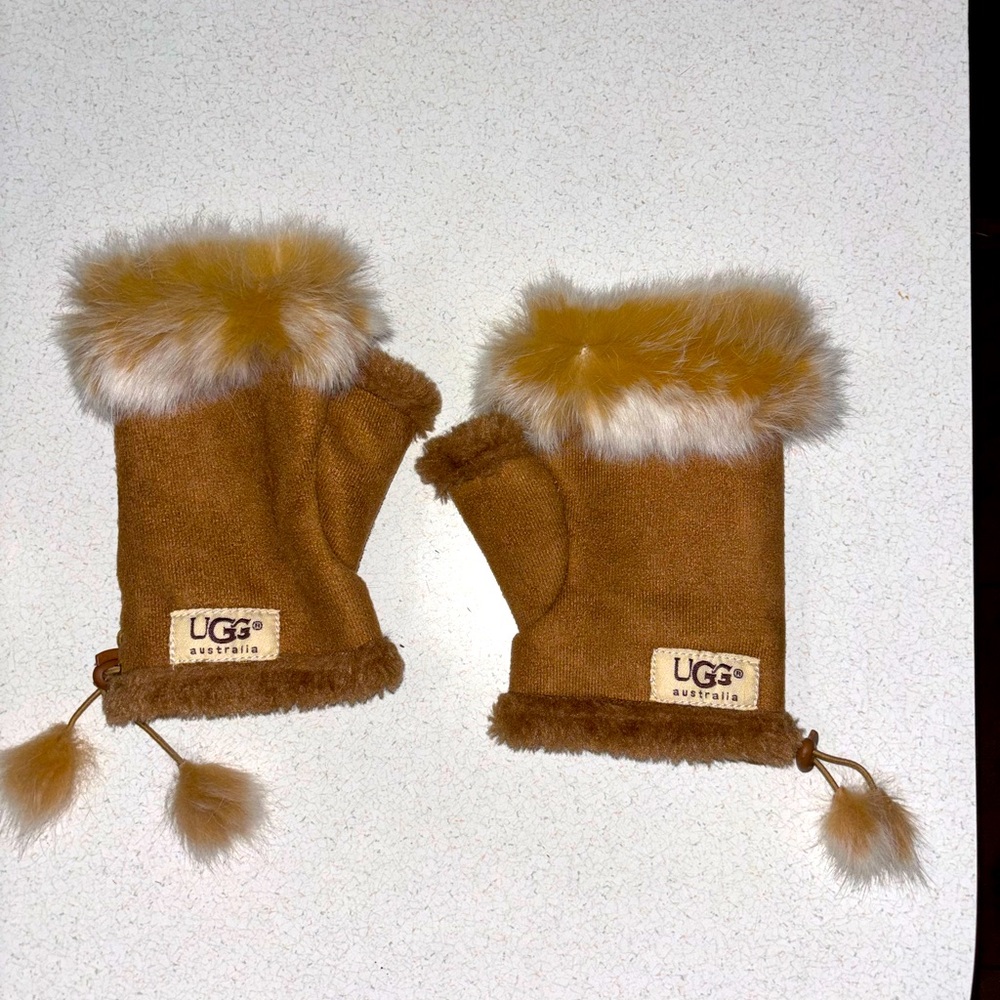 UGG Australia Tan and Cream Mittens fingerless with Plush Fur Trim